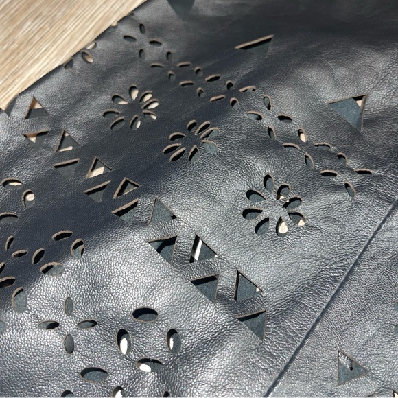 RALPH LAUREN Women’s
Perforated Lambskin A-line MIDI Skirt Grunge Black Size 0 - Picture 4 of 14